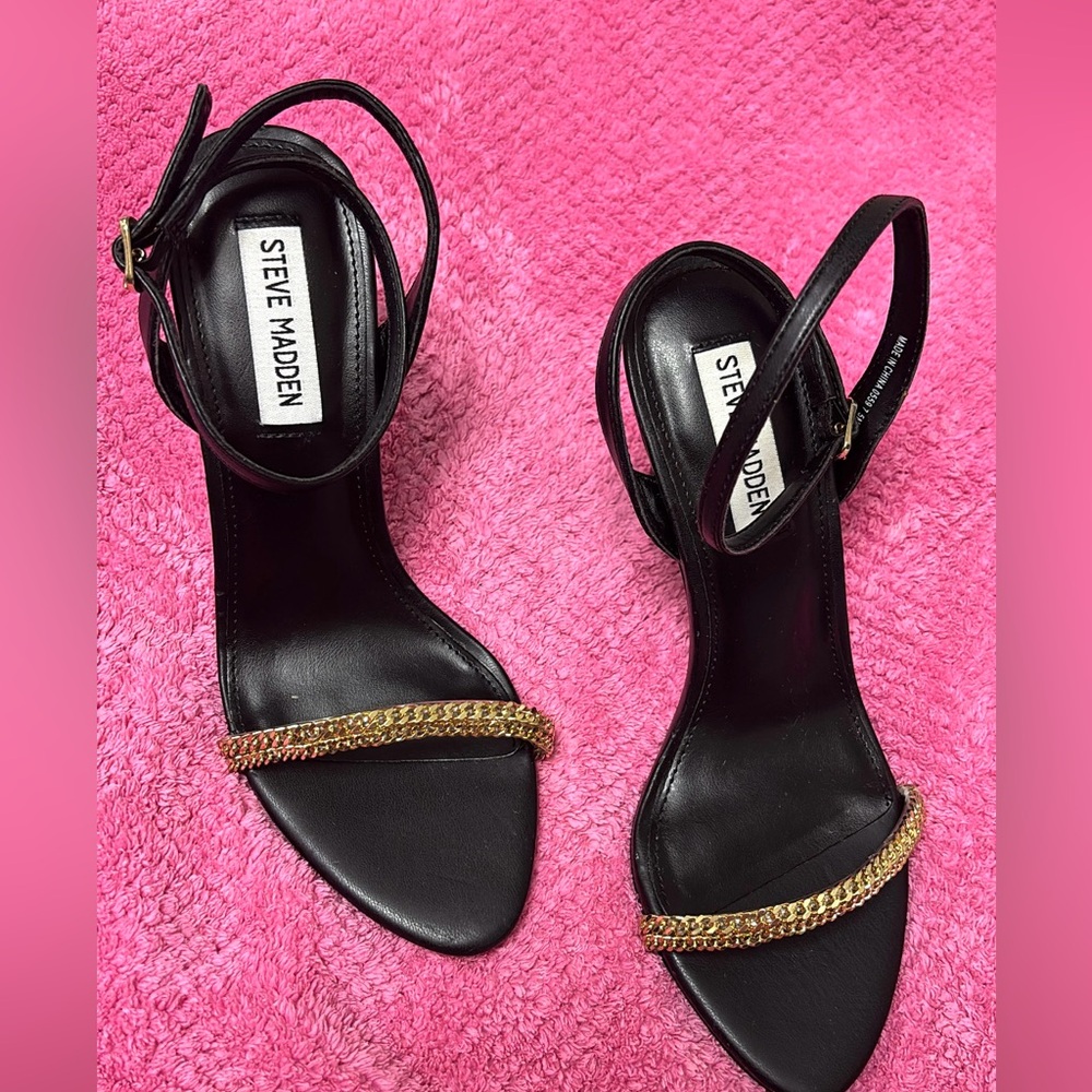 Steve Madden Black Heels with Gold Chain Detail.